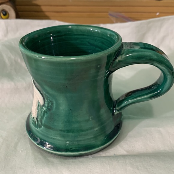 Handmade ceramic green mug with eagle on side - Picture 2 of 6